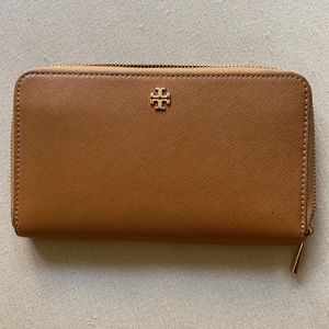 NWOT Tory Burch Robinson Continental Wallet Brown